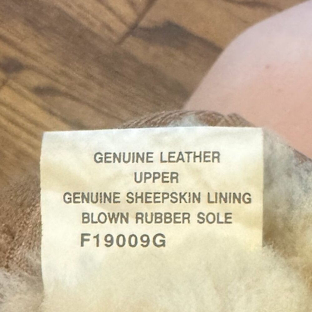 UGG Women's Classic Short II - Picture 5 of 6